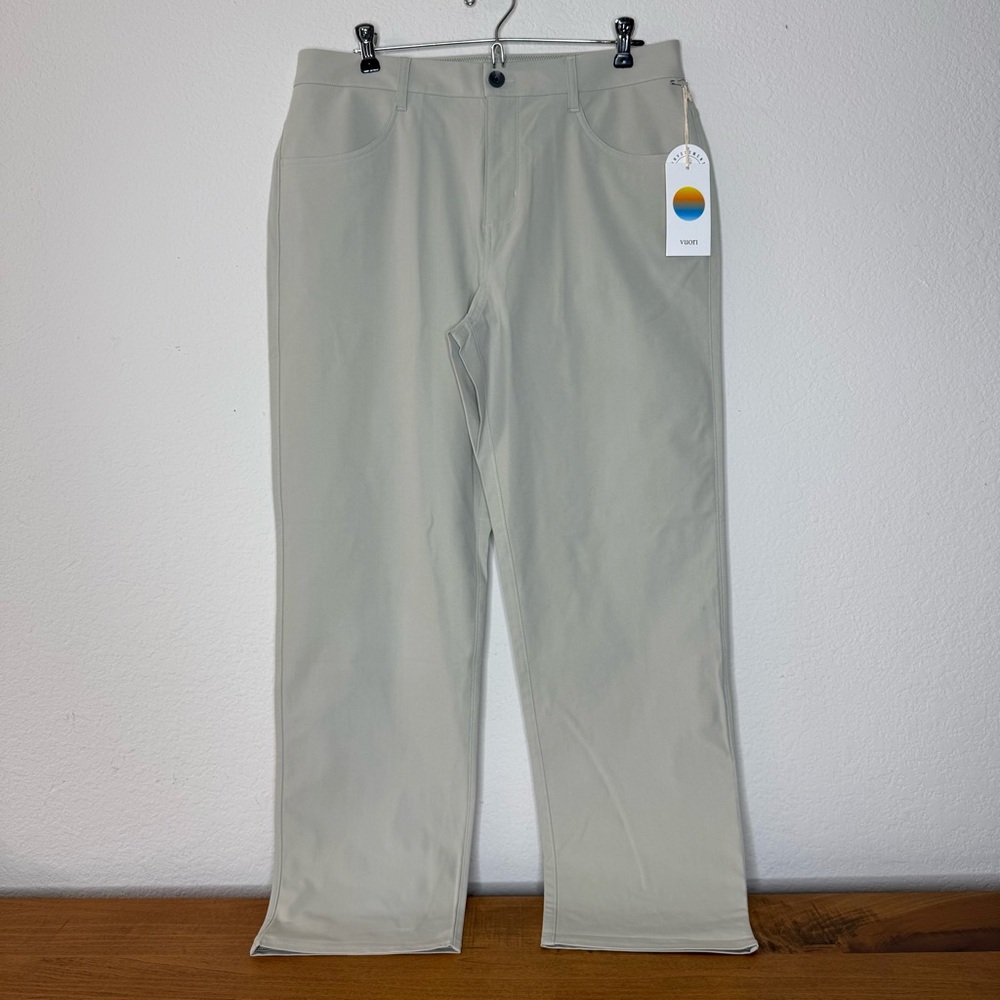 New Vuori Men’s Meta Pant Relaxed 30” Birch (Tan) Size Waist 32 V4011-S
